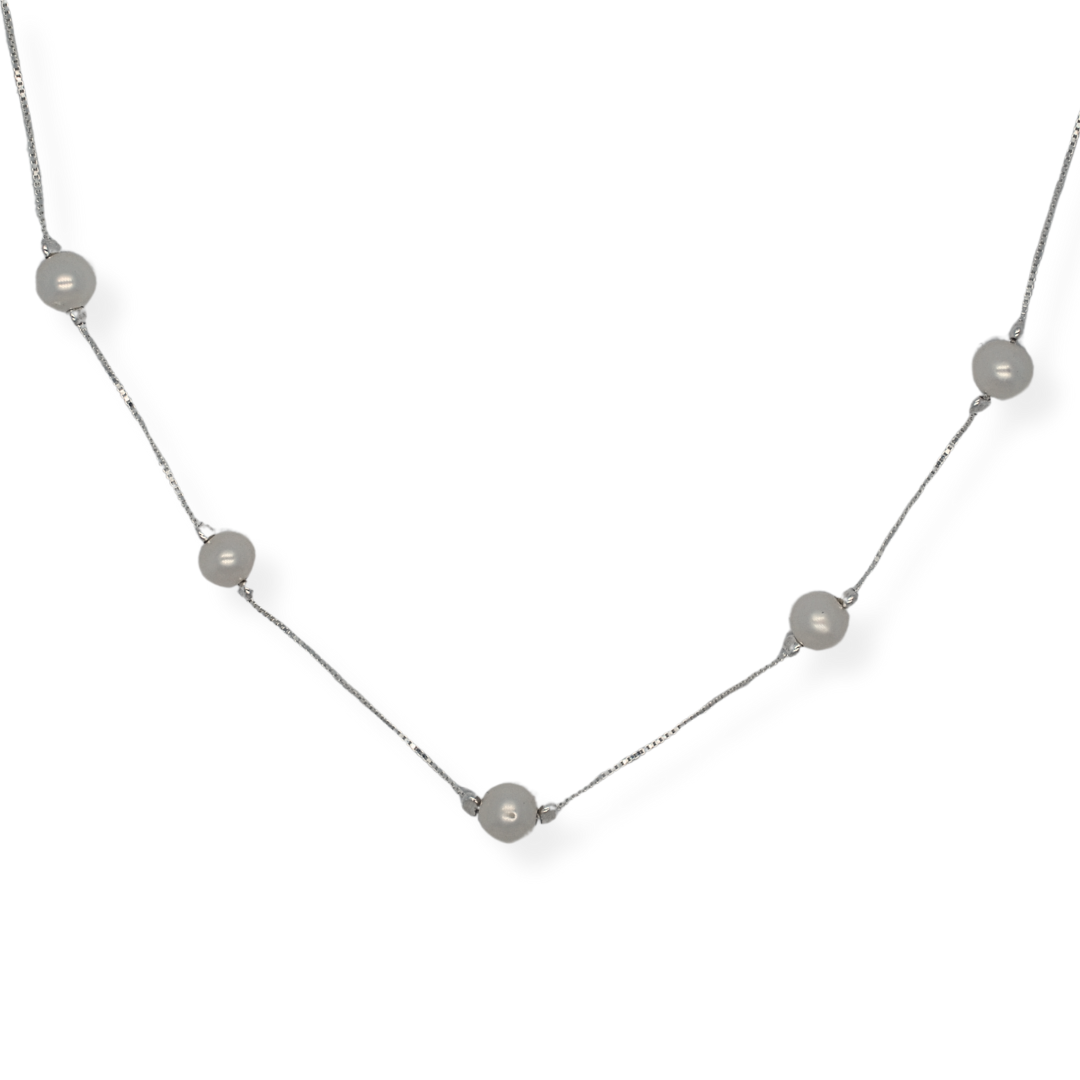 Silver pearl necklace